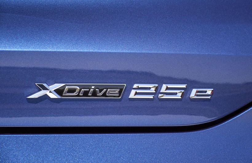 Blue BMW xdrive25e badges